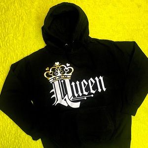 Queen Hoody in black